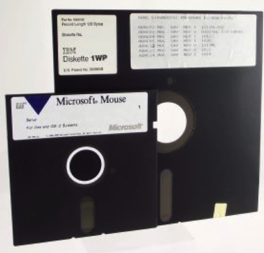 'Floppys' (disquetes) con una de las primeras versiones de windows.
